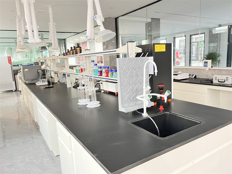 全鋼實(shí)驗(yàn)中央臺(tái)廠家